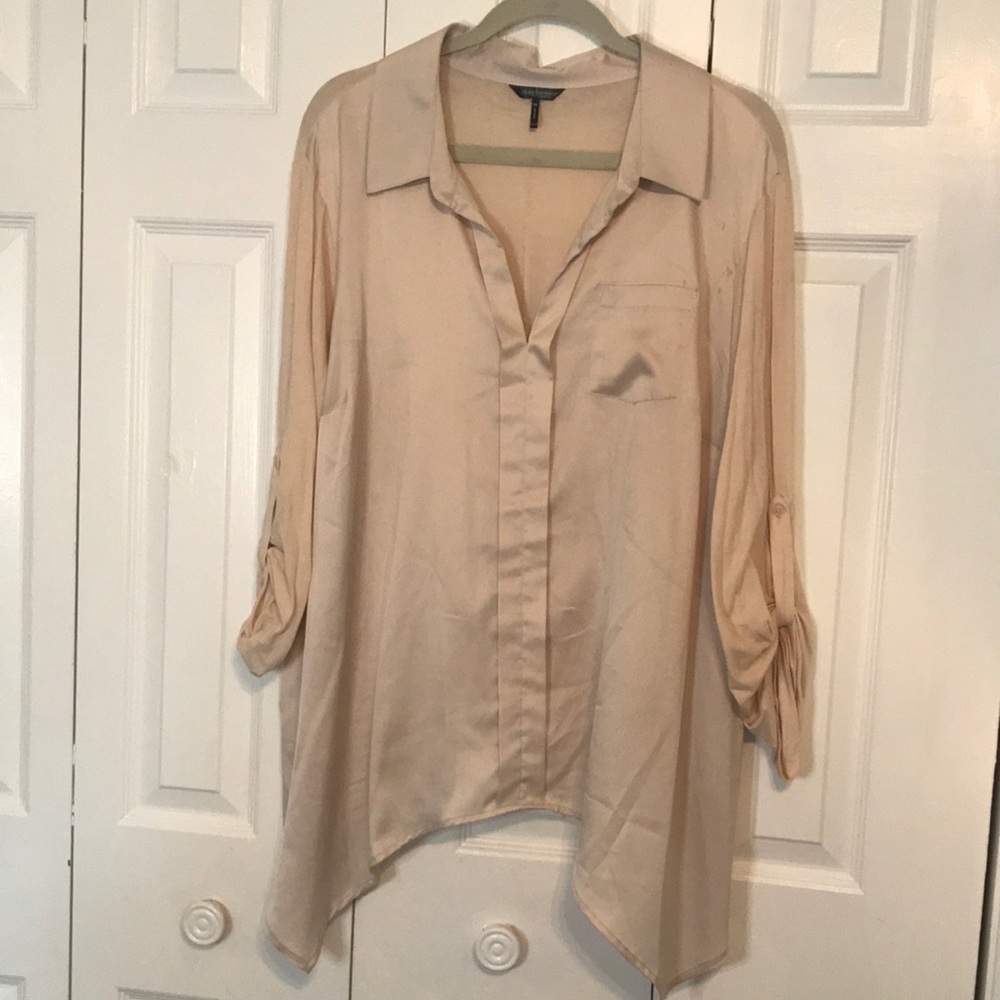 Daisy Fuentes beige ladies blouse